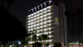 The Neighborhood - Season 07 Episode 02